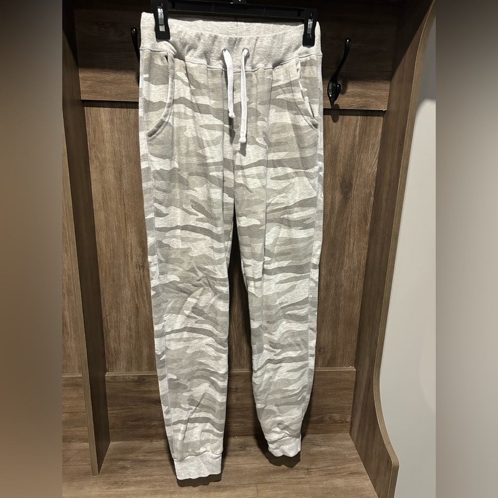 Aerie Gray and White Relaxed Fit Joggers